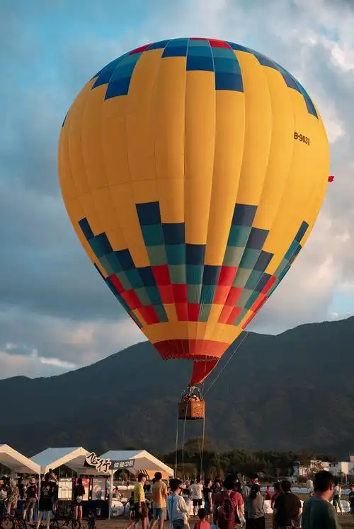 凌云览神州,直升机,热气球空中观光成"国庆出游爆款"- 南方企业新闻网