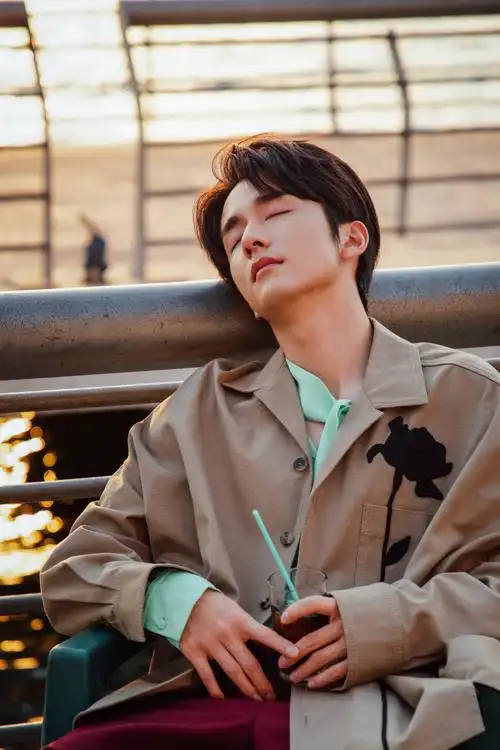 张新成超话94#本哥的日记本#ep91《开罗city walk》从沙漠一步步