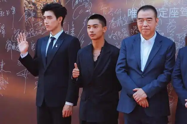 华表奖这一夜,脸肿,身高造假,刘德华狠狠打了内娱男星的脸|韩庚|杨颖