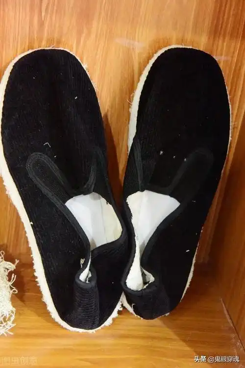 知青老穆我穿着小艳为我做的布鞋不知她心里是怎么想的