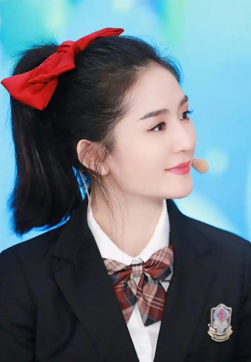 谢娜发际线#娜姐之前还有很明显的美人漩涡呢,现在发际线也很好看