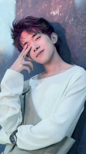 易烊千玺帅气时尚写真,高清图片,手机锁屏桌面-壁纸族