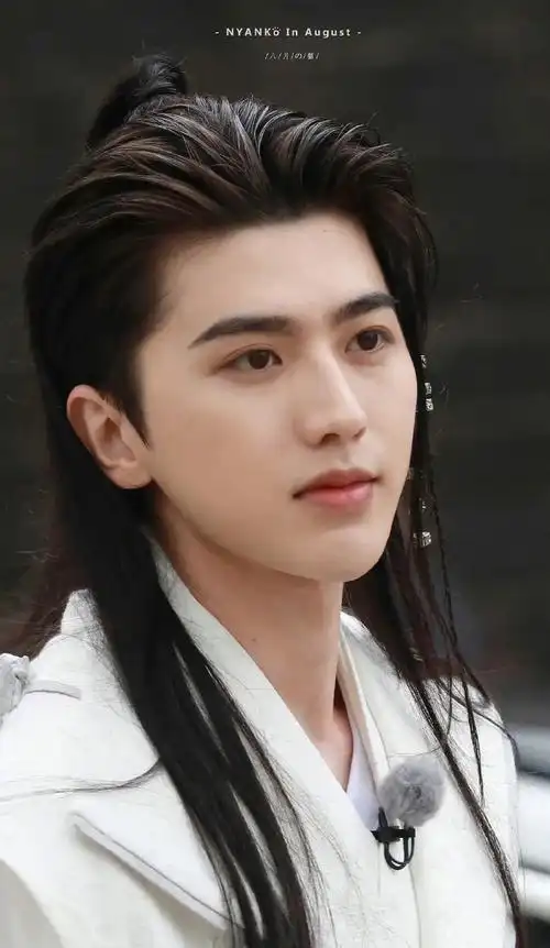 蔡徐坤古装扮相##蔡徐坤白衣高马尾古装造型