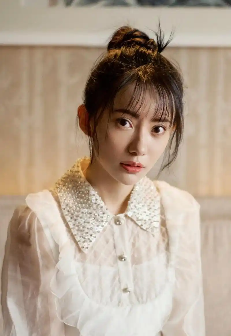 刘萌萌丸子头清新俏皮写真图片34