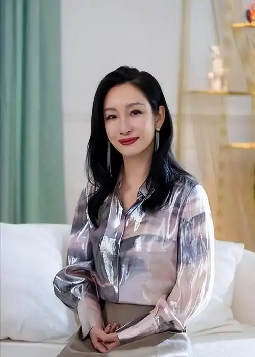 袁泉:6根钢钉1根钢条,坚守多年不变,袁泉打了多少明星的脸