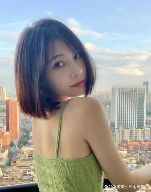 剪短发,越简单越迷人,简单迷人冷艳短发,首选干练简约一刀切,唯美好