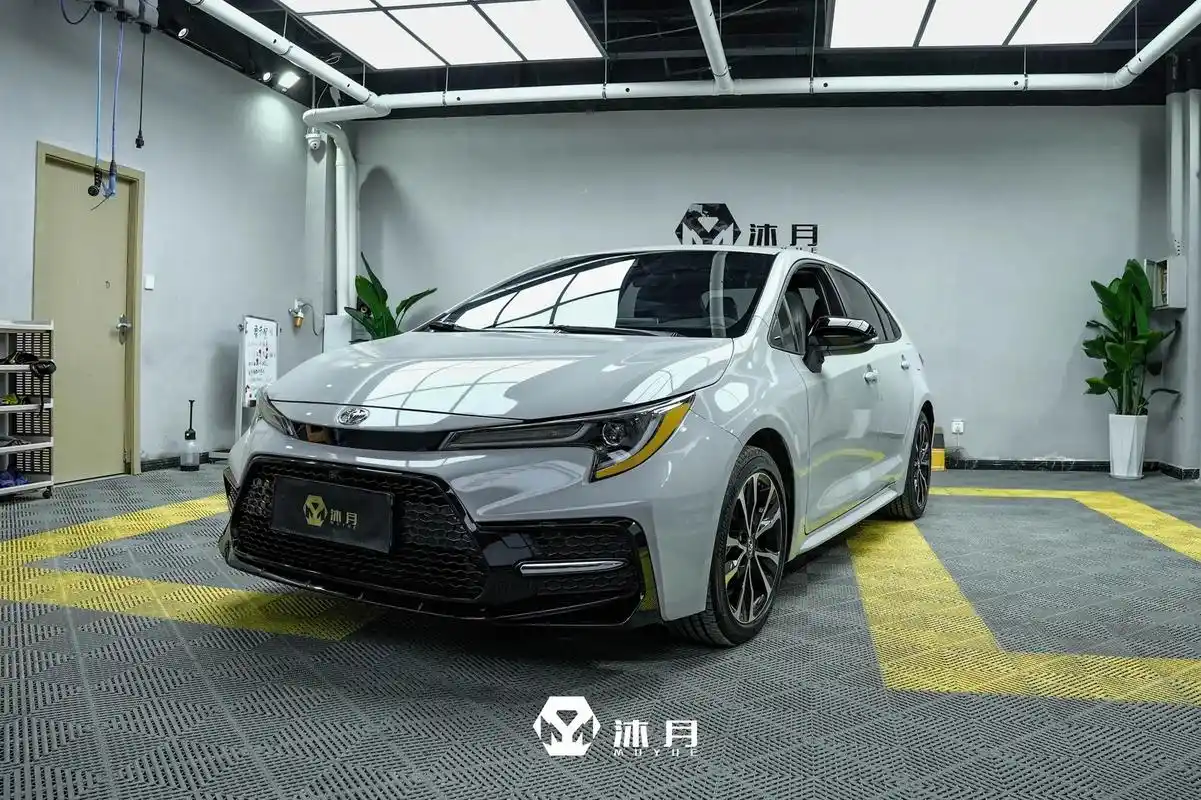 丰田雷凌改色贴膜高亮火山灰