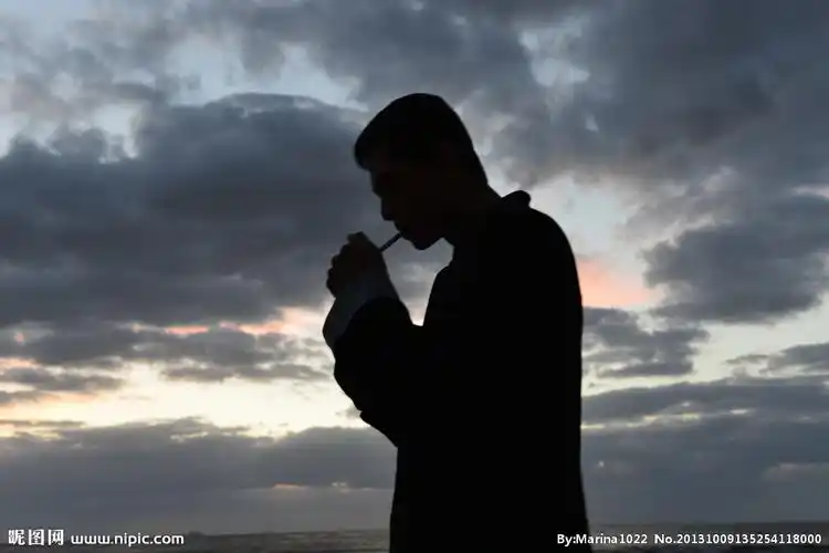 微型组诗         男人                文/老来有诗名         (一)