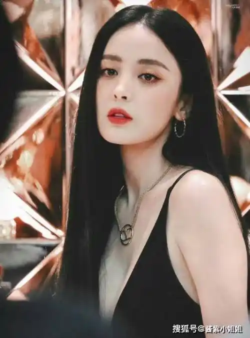 古力娜扎,身材也太炸裂了!_人们_焦点_观众