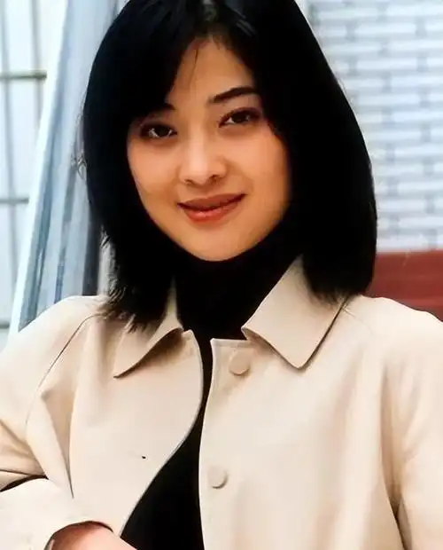 梅婷:拒绝名导演,为前夫花400万,二婚嫁摄影师幸福圆满,凭啥