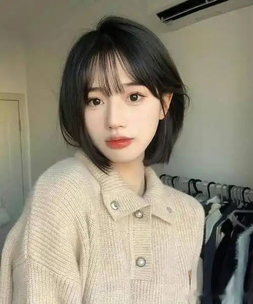 放弃你的黑长直吧!今年"回头率最高"的是这3种短发,洋气减龄