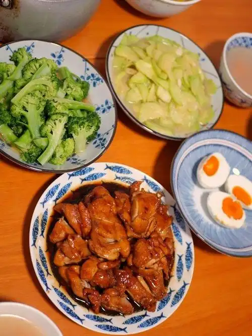 飘到了家里各处,也让大家如饥似渴地赶来厨房,一起吃了顿美美的午餐