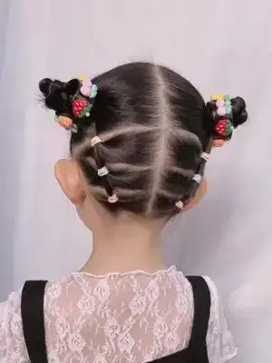 头发短碎发多的宝贝这样扎丸子头,简单好看,俏皮又可爱～#日常编发