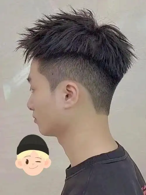 清爽摩根前刺短发男士烫发男生一定要尝试的发型立体碎盖清爽的立体碎