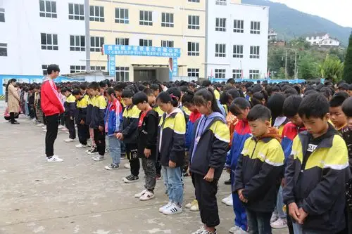 缅怀先烈 勿忘国耻—七星关区层台中学开展纪念"九一八"爱国主题教育