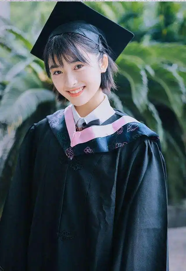 当红明星穿学士服:刘诗诗好清纯,李易峰调皮,热巴素颜很可爱!