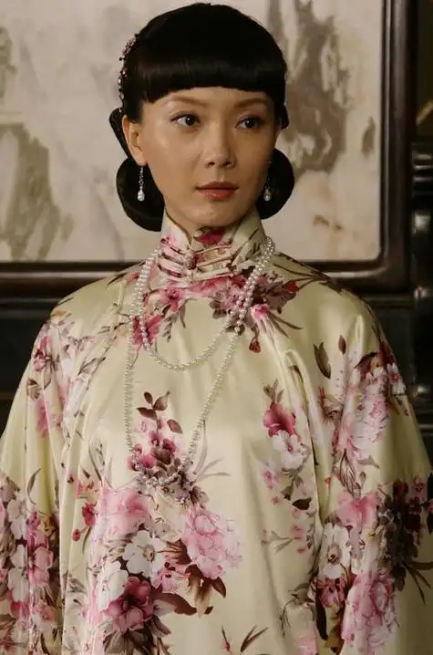 资料图片:《铁梨花》剧照--陈数百变造型(2)