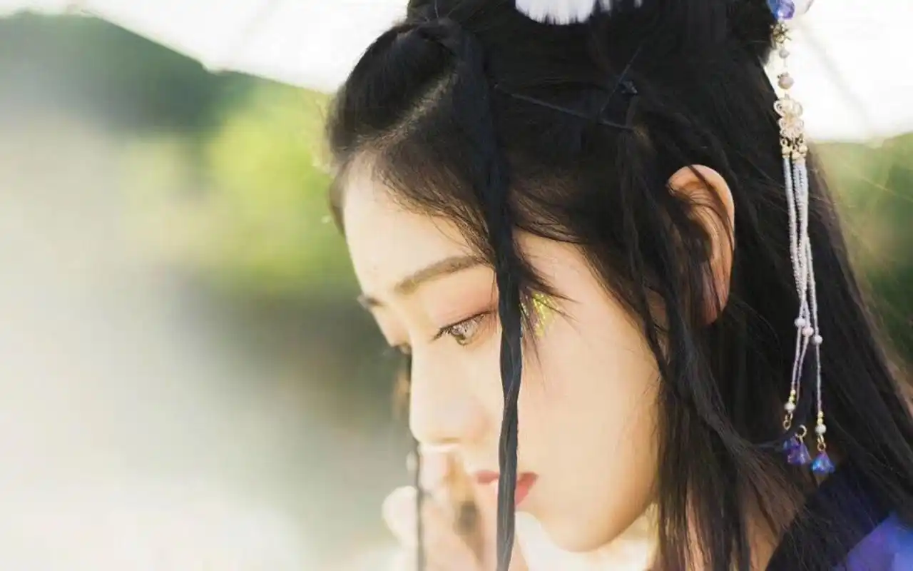 美艳灵动古风汉服美女写真图片桌面壁纸