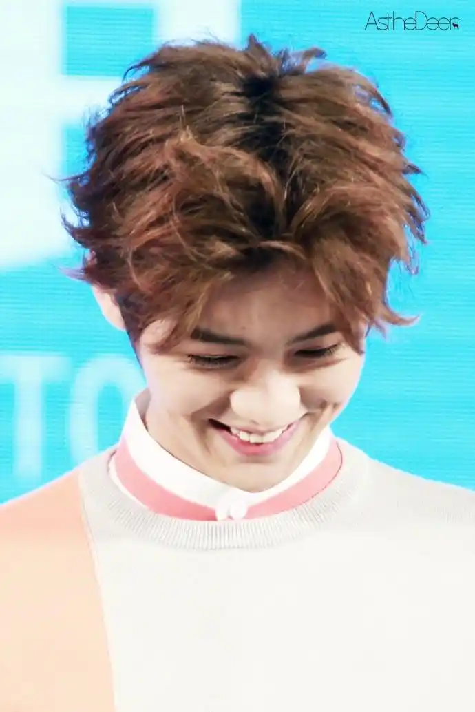 [鹿晗][分享]180204 那年今日 持花少年笑得那叫一个美好纯净