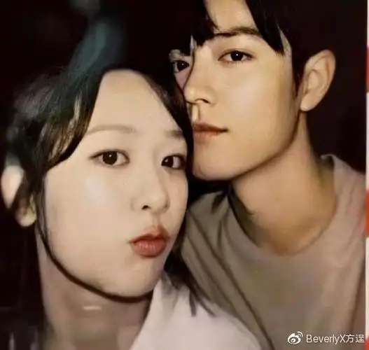 杨紫主动晒与肖战亲密合照疑似官宣恋情网友直呼太甜受不了