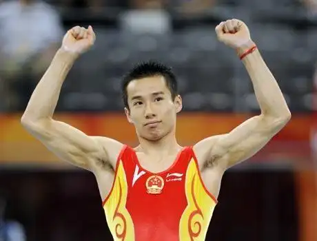 他贵为奥运冠军,"鞍马王子"肖钦,却因富婆女友诈骗,人气惨跌