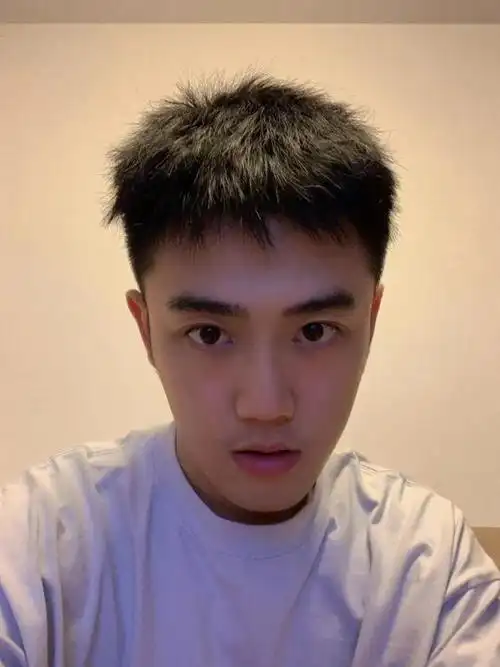 00后男生剪什么发型更好看?试试这3款造型,帅气又减龄!