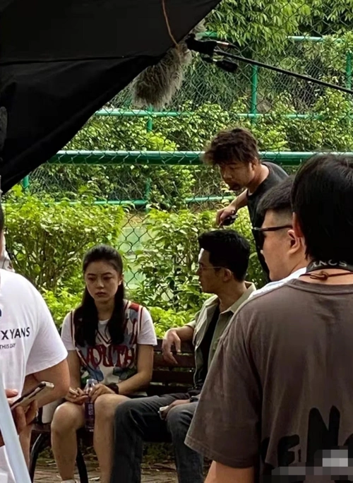 《少年派2》拍摄现场曝光,赵今麦双腿瘦一圈,上大学后更显成熟