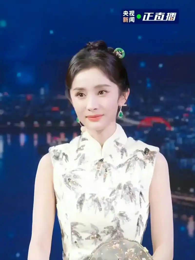 97火出圈|翡翠和旗袍也太配了吧99.