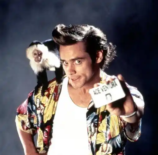 金·凯瑞在《神探飞机头》中的经典造型配合金·凯瑞的飞机头发型,很