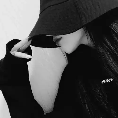 【微信头像】女半身黑白