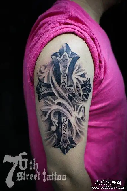 胳膊十字架纹身图案