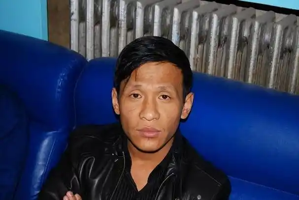 11年了,宋小宝成名后抛弃发妻,转身娶年轻粉丝,如今生活怎样了