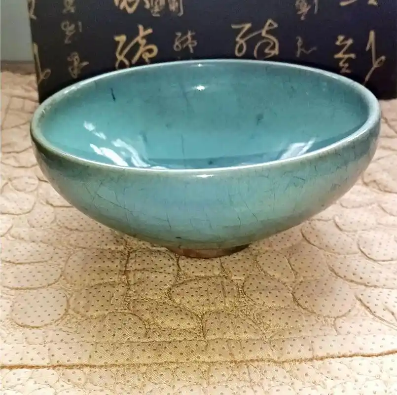 北宋天青釉钧瓷酒盏盏口内收底足外撇盏内壁有生动自然蚯蚓走泥纹高81