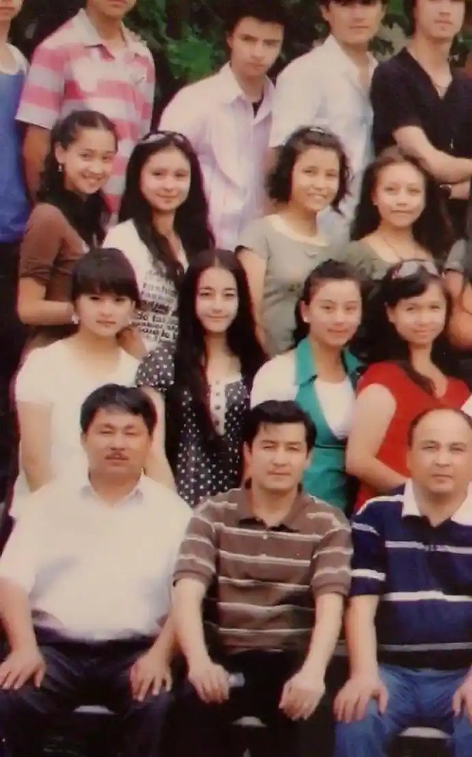 阿丝儿分享热巴十五岁旧照奶乎乎击中妈粉的心