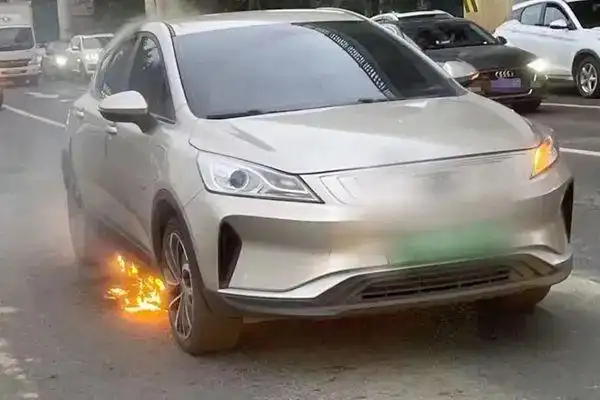 电池型号为三元锂电池,事故处置及时并未造成人员伤亡及被困