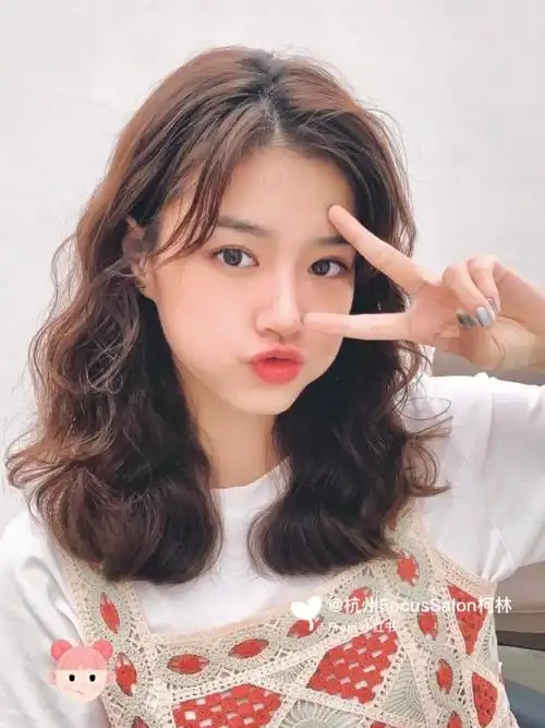 中短发女生必备减龄法式烫发拯救服贴发质,短发图片,发型图片