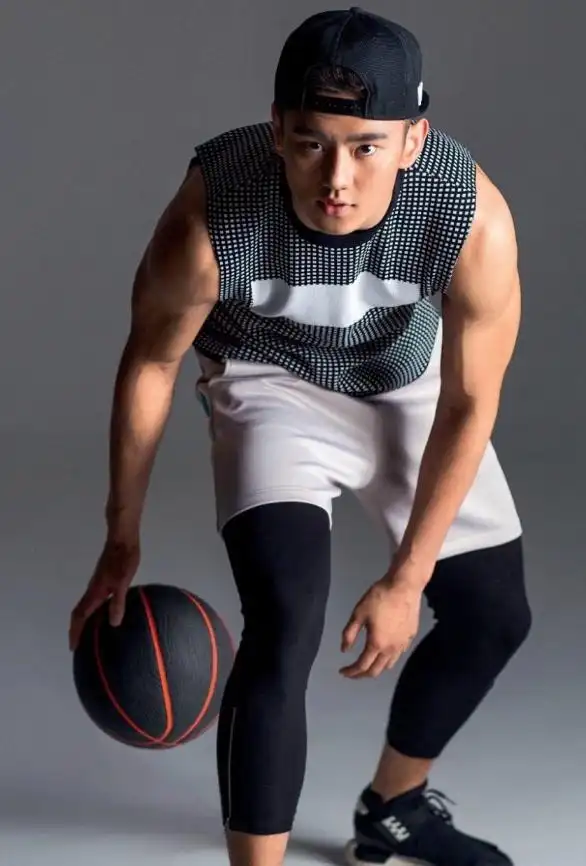 小鲜肉宁泽涛 展现健硕身材