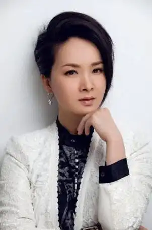 曾与黄磊同学,因《大宅门》走红,今嫁大9岁老公一家3口超幸福_谢兰