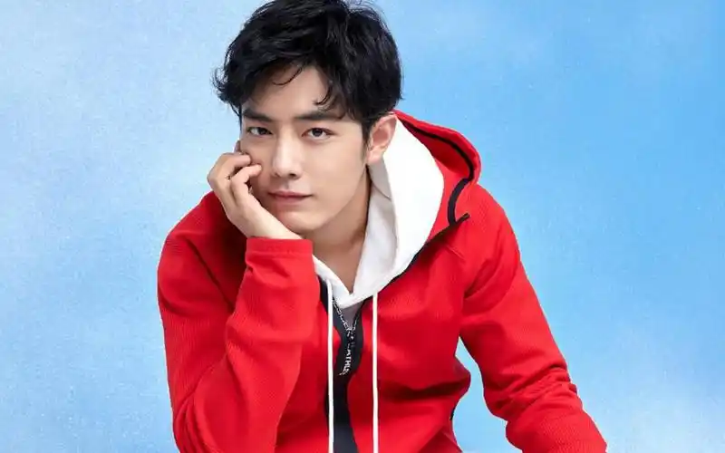 小鲜肉肖战时尚休闲写真