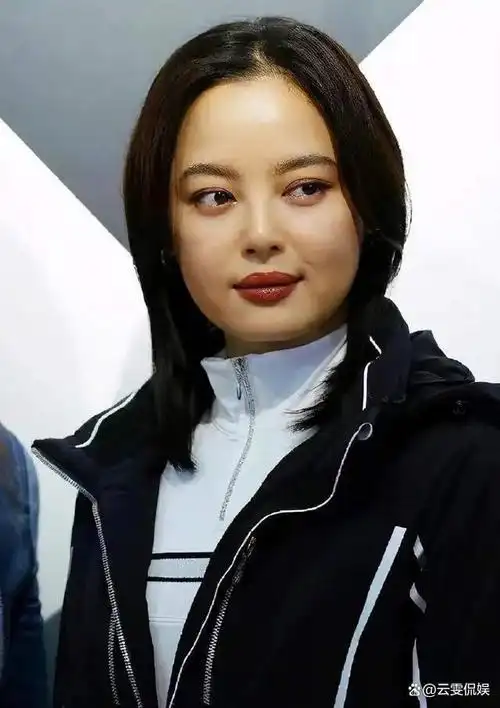 被偷拍被揩油被污名化内娱对女明星们的恶意真的太大了