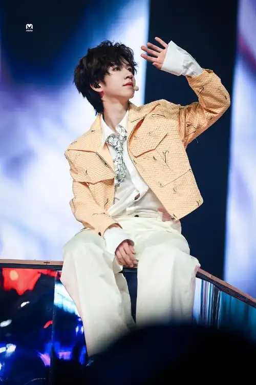 贺峻霖饭撒小天使##贺峻霖 梦蝶破笼