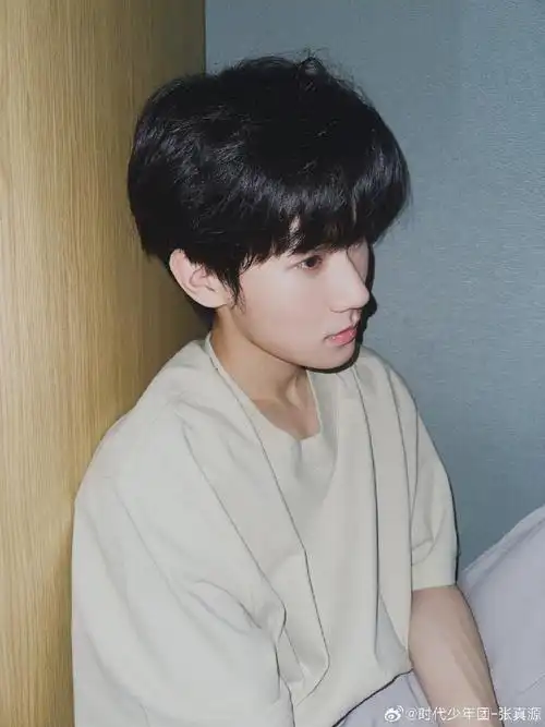 张真源超话#张真源低头笑#九敏,张真源的笑太治愈了!