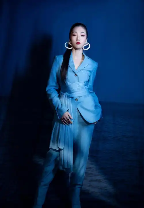 yamy郭颖蓝色西服时尚性感写真79