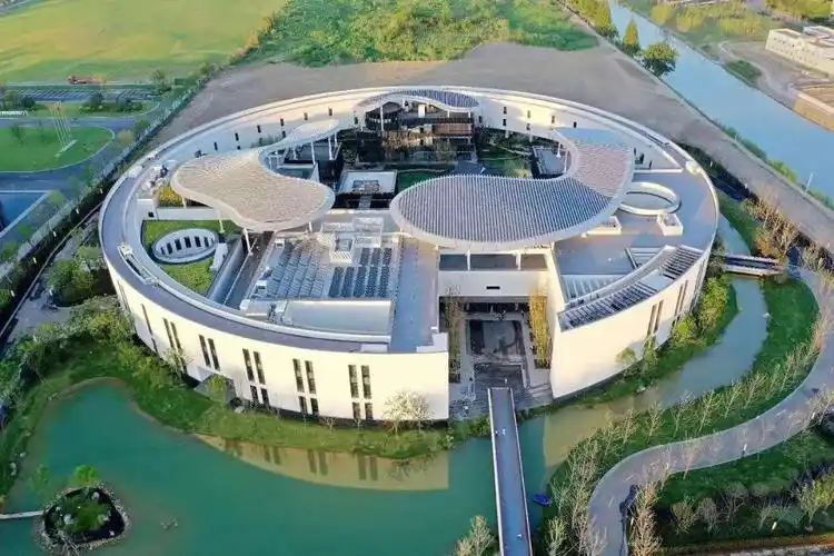 阿里巴巴创始人马云现身湖畔大学点赞新校区建设品质