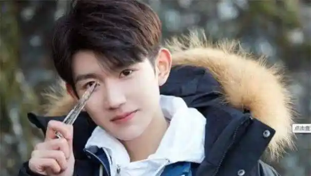 千玺初吻给了周冬雨,王源吻了欧阳娜娜,看到小凯初吻对象我笑了