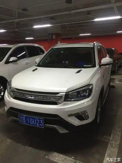 柏威年地下停车场,给奇奇找个比较好的位置.