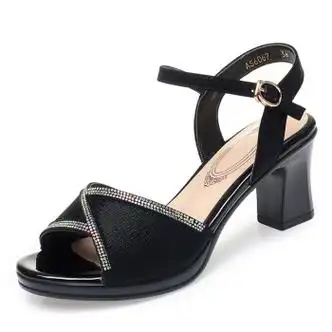 由靓凉鞋女士40岁50岁穿的新款软皮软底舒适女中跟粗跟百搭轻便外穿lx