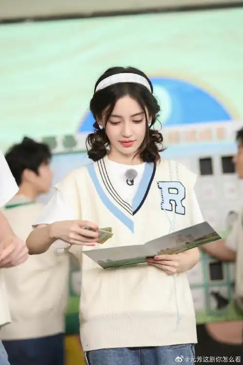 杨颖奔跑吧九宫格海报