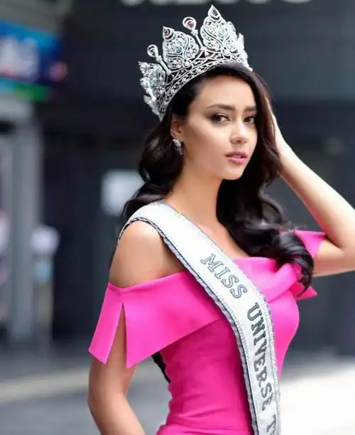 加拿大亚裔混血获选美冠军性感美貌惊为天人