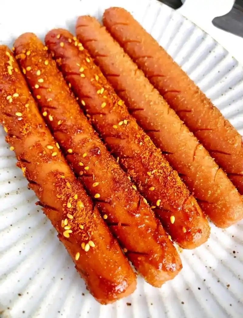 非油炸火腿肠烤箱版.烤火腿肠在家这样做,秒杀路边摊炸串烤肠, - 抖音